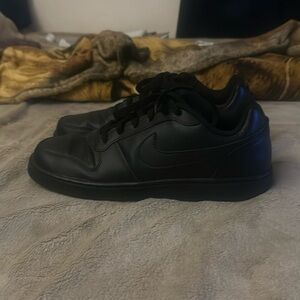 Mens black 10.5 sneakers